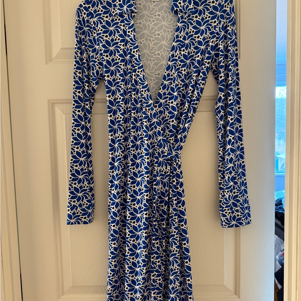 Diane Von Furstenberg Blue and White Long Sleeve Dress - Size 4
